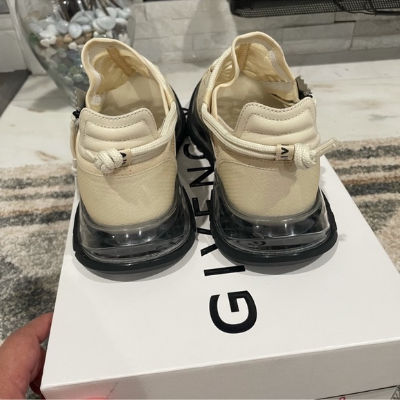 Givenchy Spectre Sneakers - Picture 3 of 13